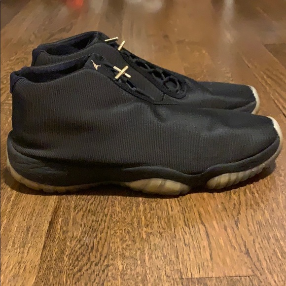 black and gold jordan future